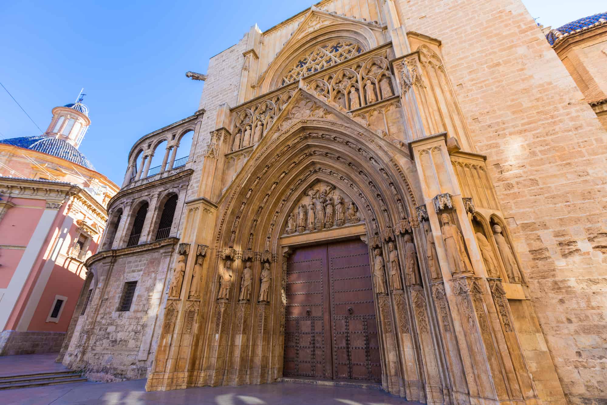 Valencia Cathedral Apostoles door Tribunal de las Aguas