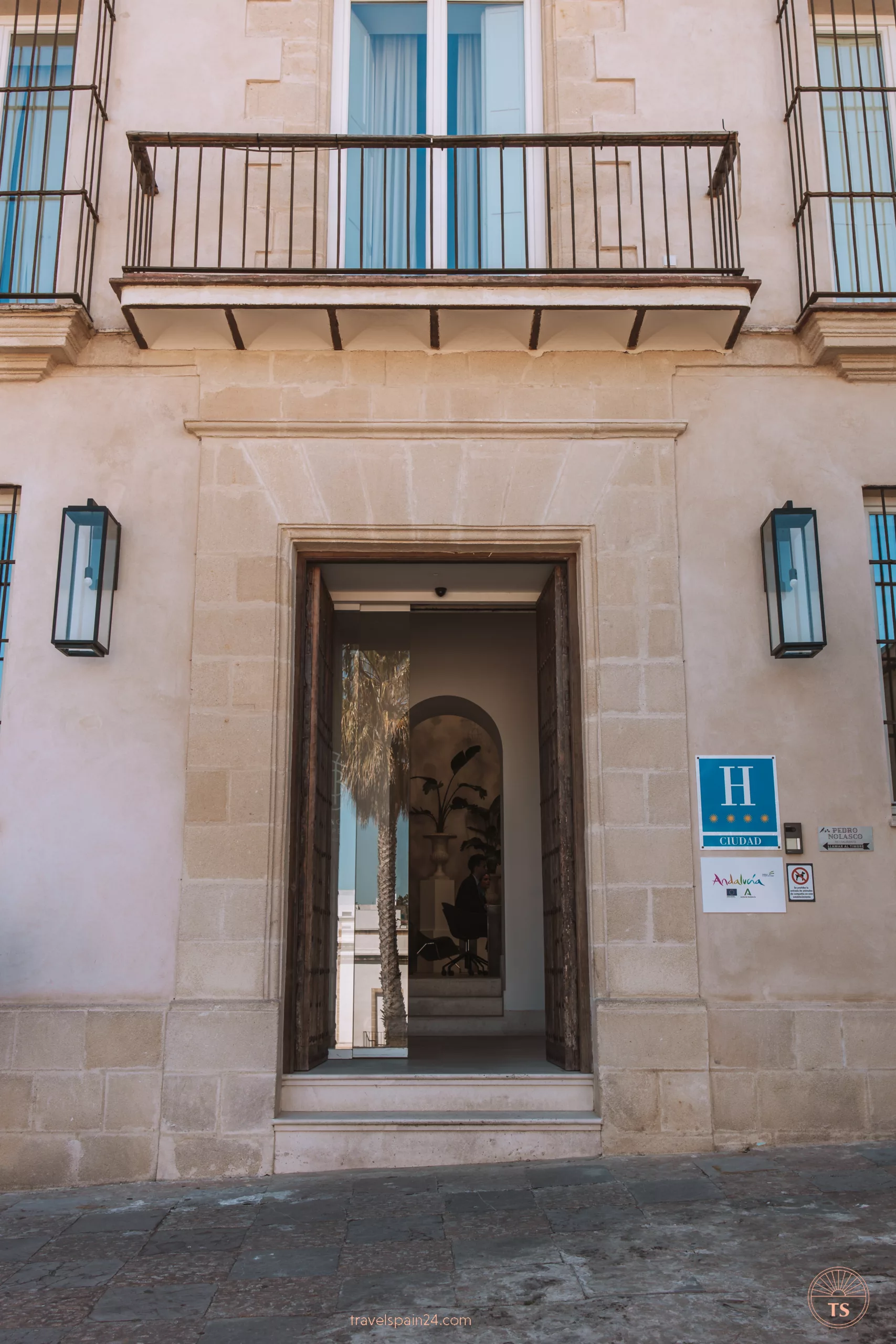 Entrance to Hotel Bodega Tio Pepe in Jerez de la Frontera, featuring the hotel's welcoming façade. This image relates to the post by highlighting one of the top accommodation options in Jerez de la Frontera.