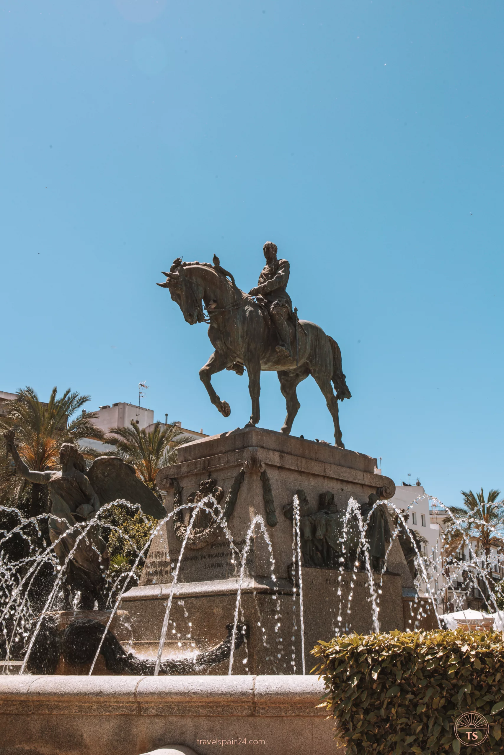 Statue of Miguel Primo de Rivera in Jerez de la Frontera, surrounded by a fountain. This image showcases one of the notable monuments in the city.