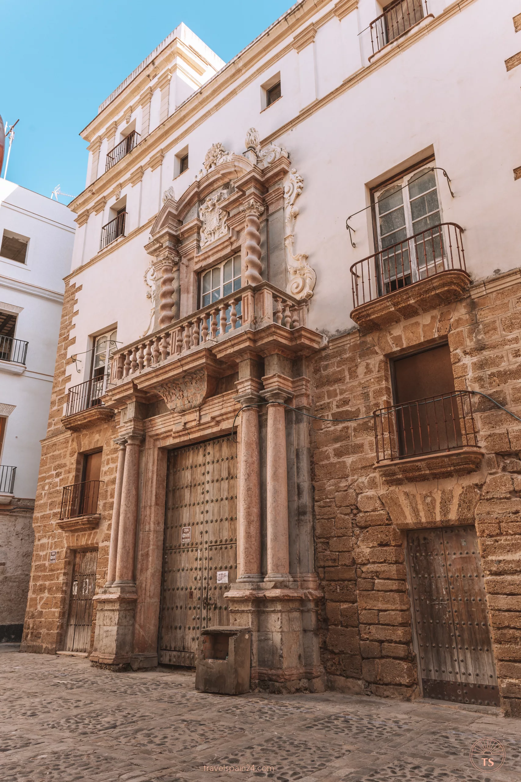 The entrance of Casa Palacio del Almirante in Cadiz. This historic building is one of the Cadiz highlights, illustrating the city's rich architectural heritage.

