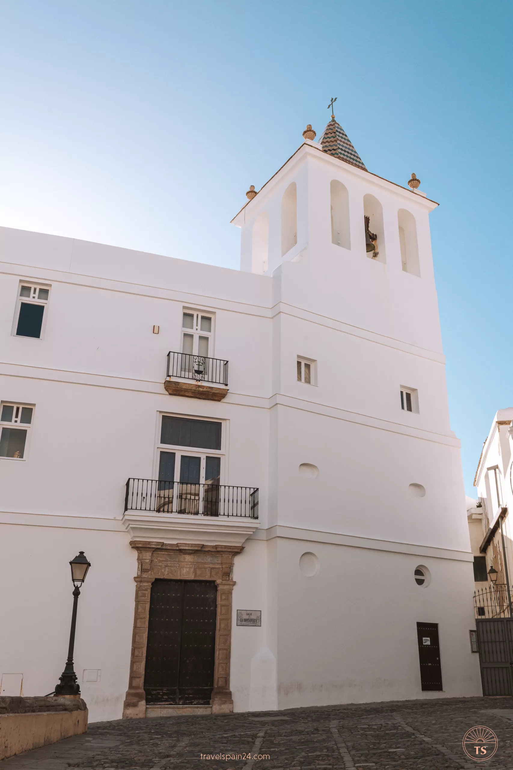 Casa de la Contaduría in Cadiz, with a striking contrast of the white building against the blue sky. This site is one of the Cadiz highlights, emphasizing the city's beautiful and historic architecture.
