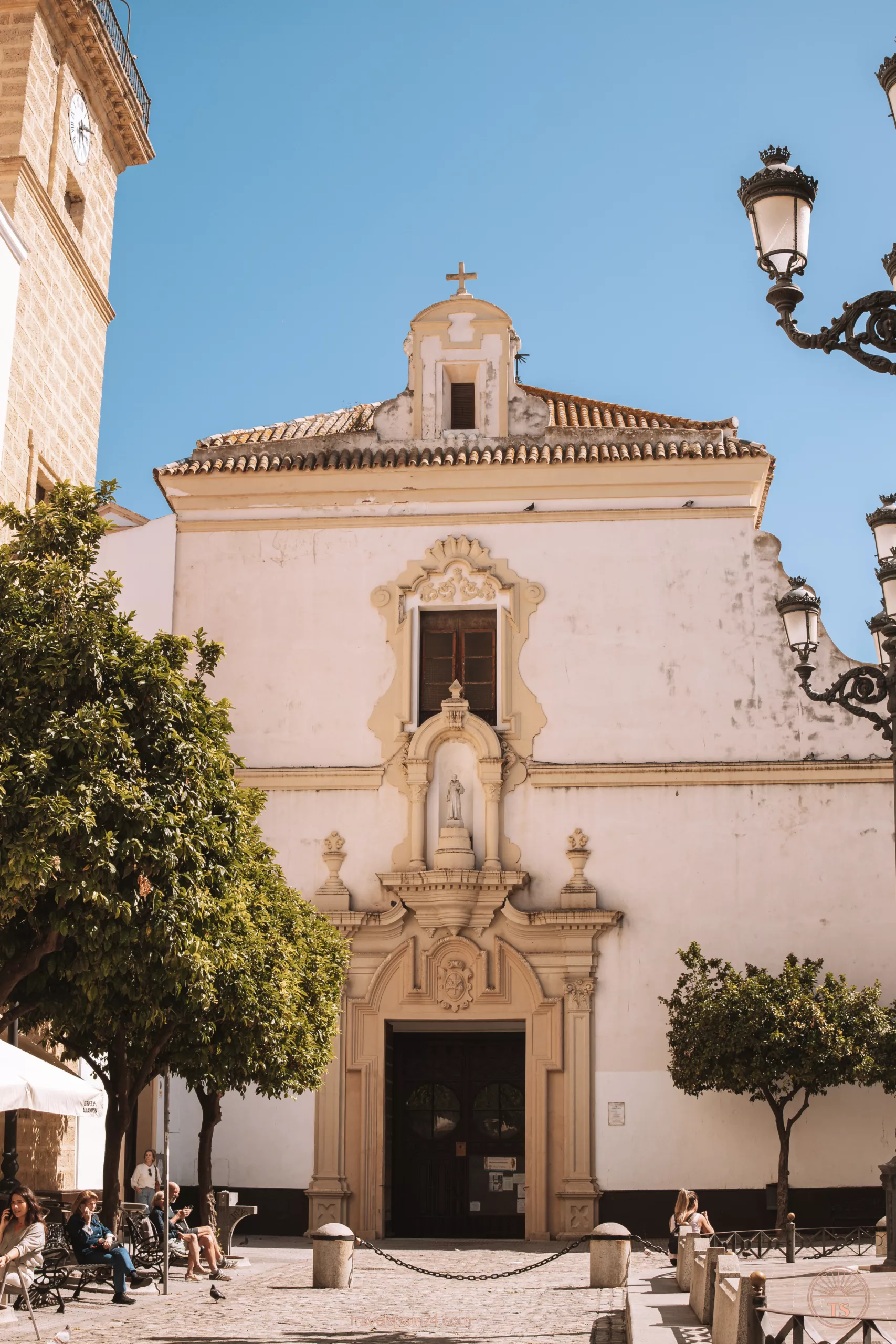 Convento de San Francisco in Cadiz, with people enjoying the sunny day seated at the terrace. This scene is one of the Cadiz highlights, combining historical architecture with the lively social atmosphere.
