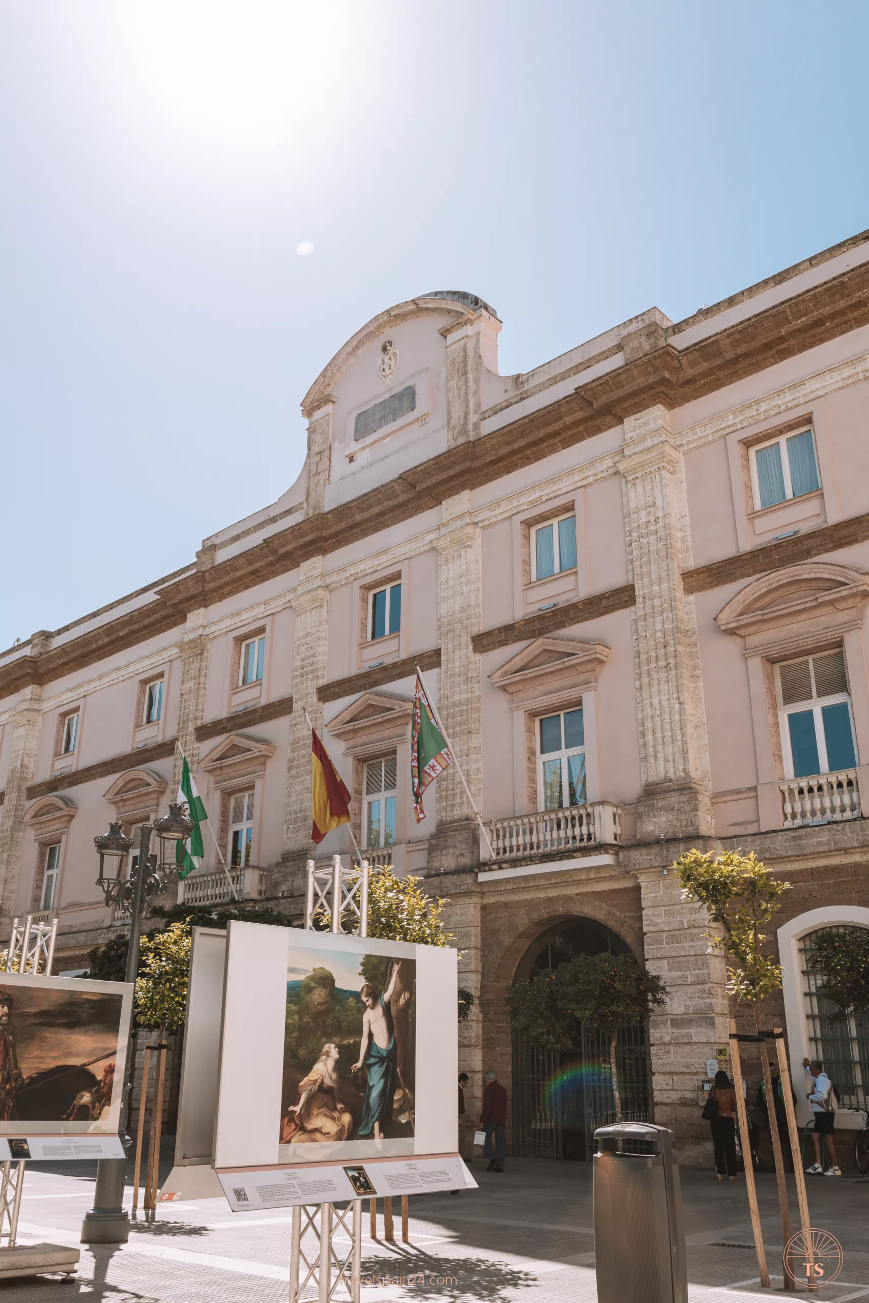 Facade of Diputación Provincial de Cádiz, with a visible art exhibition from the Prado Museum. This site is one of the Cadiz highlights, blending governmental architecture with cultural enrichment through art.
